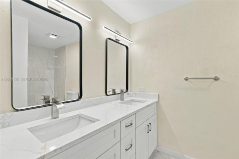 Casa en venta en Cape Coral, Florida, 4 dormitorios, 155.8 m2 № 2386924 - foto 19