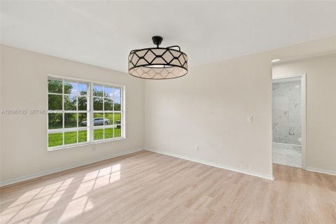 Casa en venta en Cape Coral, Florida, 4 dormitorios, 155.8 m2 № 2386924 - foto 3