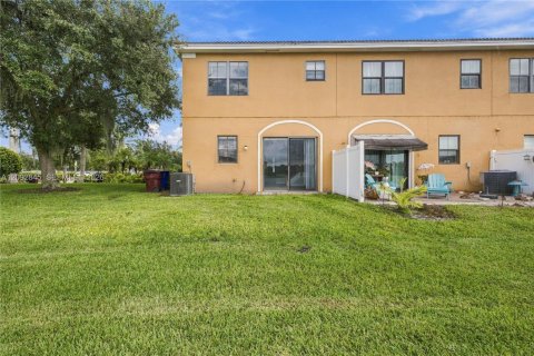 Copropriété à vendre à Saint Cloud, Floride: 4 chambres № 2384881 - photo 2