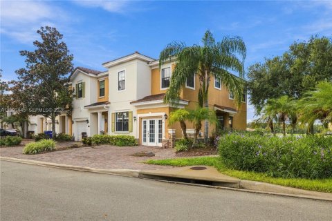 Copropriété à vendre à Saint Cloud, Floride: 4 chambres № 2384881 - photo 3