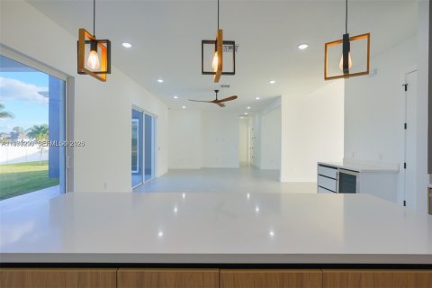 Casa en alquiler en Cape Coral, Florida, 3 dormitorios, 182.55 m2 № 2045605 - foto 5