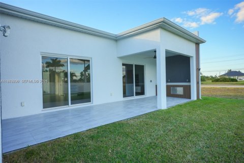 Casa en alquiler en Cape Coral, Florida, 3 dormitorios, 182.55 m2 № 2045605 - foto 3