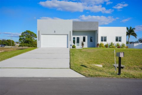 Casa en Cape Coral, Florida 3 dormitorios, 182.55 m2 № 2045605