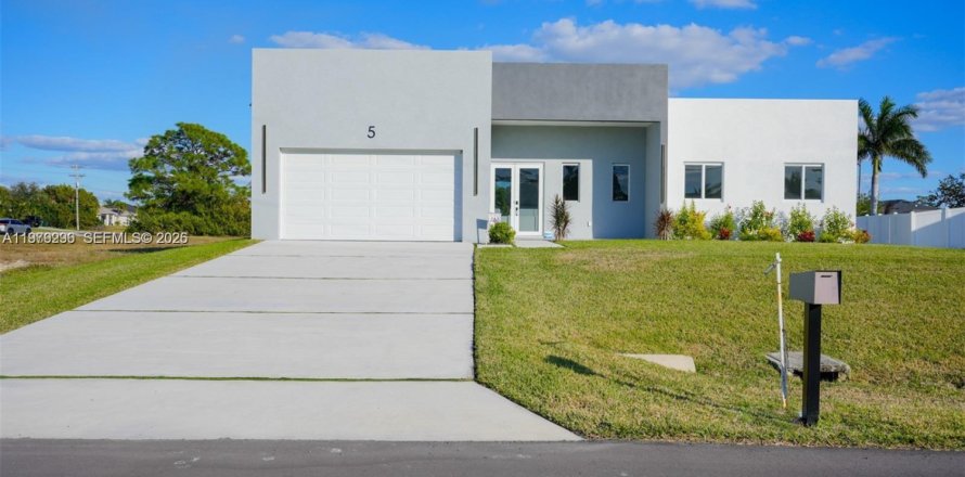 Casa en Cape Coral, Florida 3 dormitorios, 182.55 m2 № 2045605