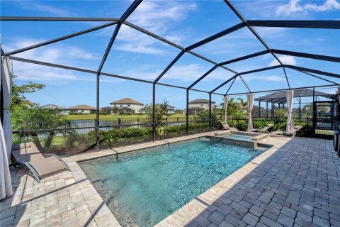 House in LORRAINE LAKES in Lakewood Ranch, Florida 3 bedrooms, 171.78 sq.m. № 1618103 - photo 4
