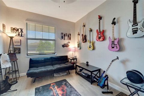 House in LORRAINE LAKES in Lakewood Ranch, Florida 3 bedrooms, 171.78 sq.m. № 1618103 - photo 29