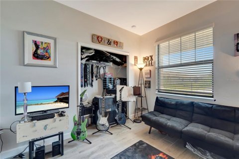 House in LORRAINE LAKES in Lakewood Ranch, Florida 3 bedrooms, 171.78 sq.m. № 1618103 - photo 28