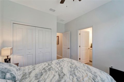 House in LORRAINE LAKES in Lakewood Ranch, Florida 3 bedrooms, 171.78 sq.m. № 1618103 - photo 23