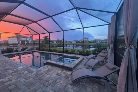 House in LORRAINE LAKES in Lakewood Ranch, Florida 3 bedrooms, 171.78 sq.m. № 1618103 - photo 1
