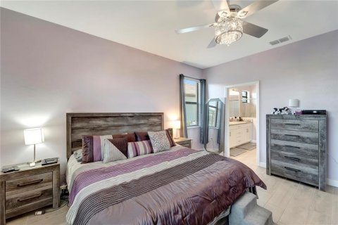 House in LORRAINE LAKES in Lakewood Ranch, Florida 3 bedrooms, 171.78 sq.m. № 1618103 - photo 16