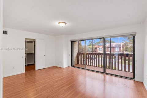 Touwnhouse à vendre à Miami, Floride: 2 chambres, 123.56 m2 № 2006156 - photo 14