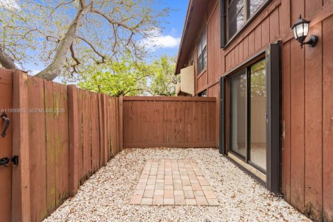 Touwnhouse à vendre à Miami, Floride: 2 chambres, 123.56 m2 № 2006156 - photo 29