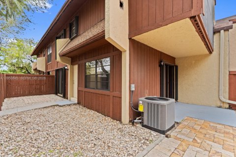 Touwnhouse à vendre à Miami, Floride: 2 chambres, 123.56 m2 № 2006156 - photo 27