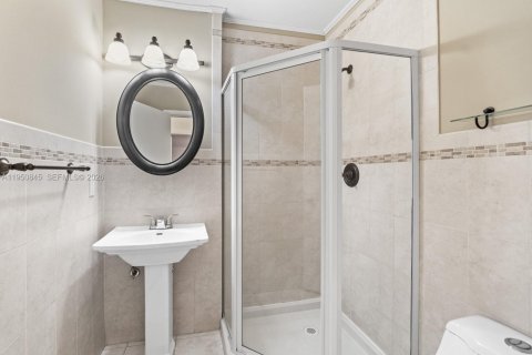 Touwnhouse à vendre à Miami, Floride: 2 chambres, 123.56 m2 № 2006156 - photo 24