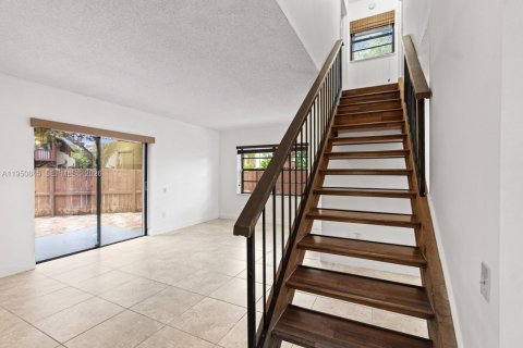 Touwnhouse à vendre à Miami, Floride: 2 chambres, 123.56 m2 № 2006156 - photo 13