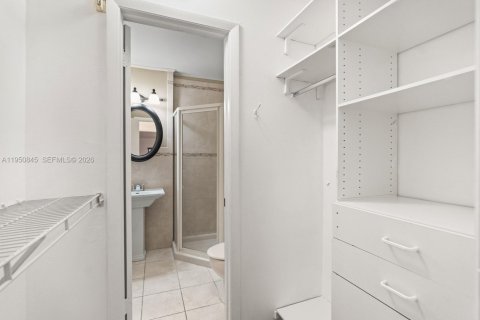 Touwnhouse à vendre à Miami, Floride: 2 chambres, 123.56 m2 № 2006156 - photo 26