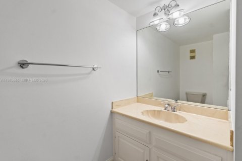 Touwnhouse à vendre à Miami, Floride: 2 chambres, 123.56 m2 № 2006156 - photo 12