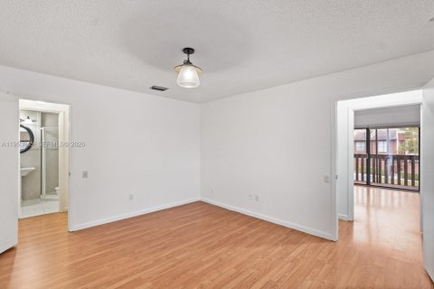 Touwnhouse à vendre à Miami, Floride: 2 chambres, 123.56 m2 № 2006156 - photo 22