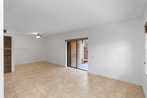 Touwnhouse à vendre à Miami, Floride: 2 chambres, 123.56 m2 № 2006156 - photo 11