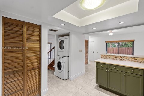 Touwnhouse à vendre à Miami, Floride: 2 chambres, 123.56 m2 № 2006156 - photo 9