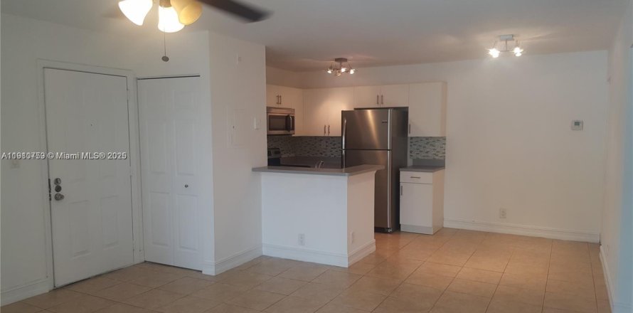 Кондоминиум с 1 спальней в Коконат Крик, Флорида № 2013415