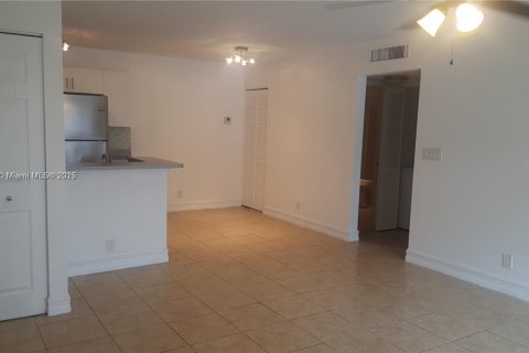 Снять в аренду кондоминиум в Коконат Крик, Флорида 1 спальня, 67.82м2, № 2013415 - фото 2