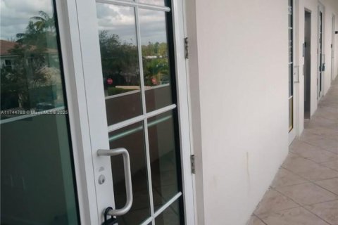 Commercial property in Miramar, Florida № 1710446 - photo 8