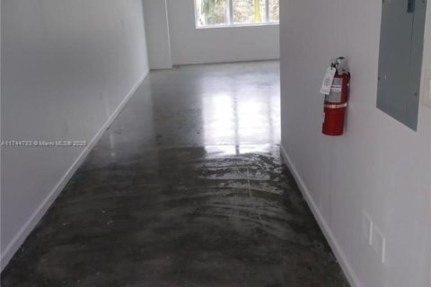 Commercial property in Miramar, Florida № 1710446 - photo 16