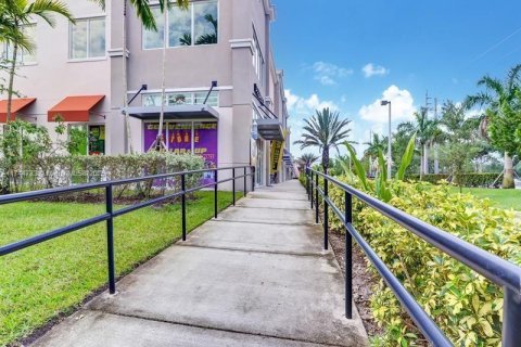 Commercial property in Miramar, Florida № 1710446 - photo 6