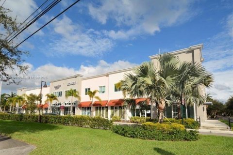 Commercial property in Miramar, Florida № 1710446 - photo 1