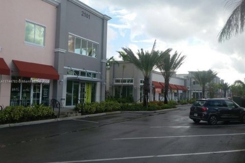 Commercial property in Miramar, Florida № 1710446 - photo 5