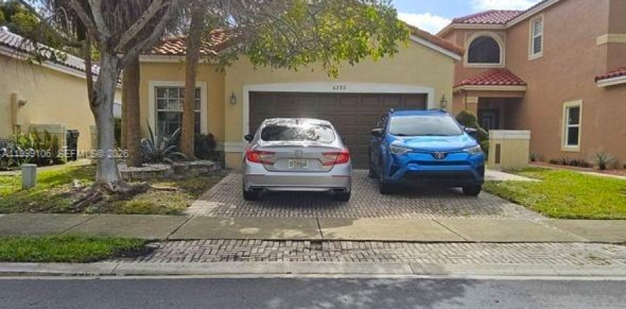 Дом в Коконат Крик, Флорида 3 спальни, 140м2 № 2060807