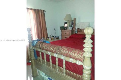 House in Miami, Florida 2 bedrooms, 100.89 sq.m. № 1958589 - photo 12