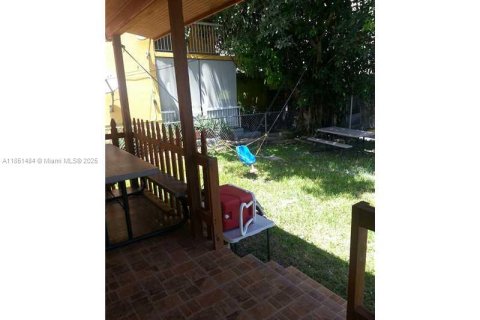 House in Miami, Florida 2 bedrooms, 100.89 sq.m. № 1958589 - photo 7