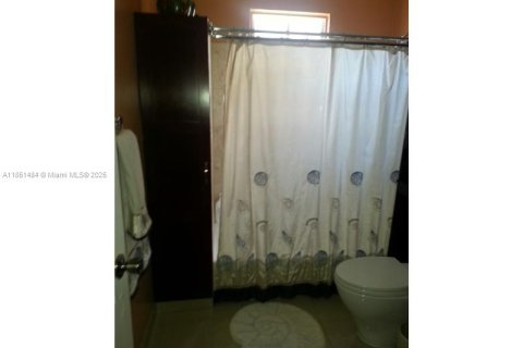 House in Miami, Florida 2 bedrooms, 100.89 sq.m. № 1958589 - photo 6