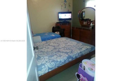 House in Miami, Florida 2 bedrooms, 100.89 sq.m. № 1958589 - photo 13