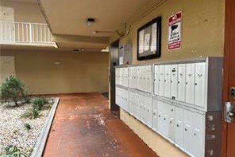 Condominio en alquiler en Sunrise, Florida, 2 dormitorios, 116.31 m2 № 1182082 - foto 1