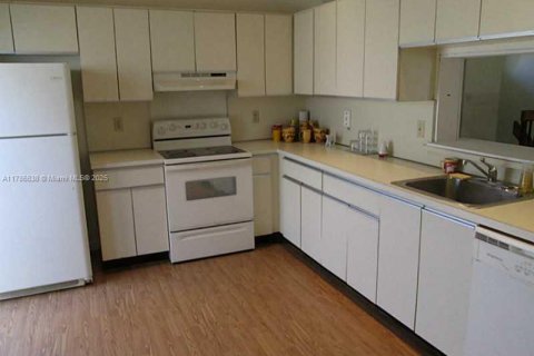 Adosado en venta en Miami, Florida, 2 dormitorios, 133.78 m2 № 1711991 - foto 11