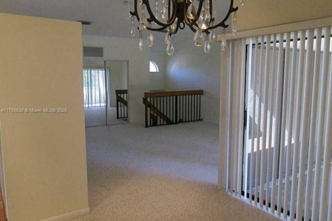 Adosado en venta en Miami, Florida, 2 dormitorios, 133.78 m2 № 1711991 - foto 8