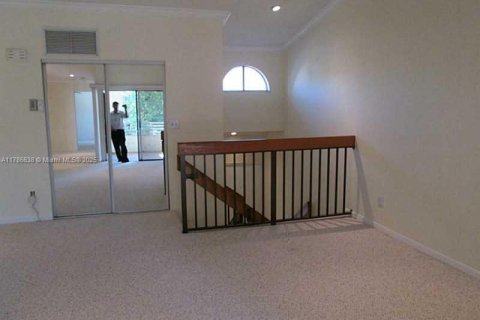 Adosado en venta en Miami, Florida, 2 dormitorios, 133.78 m2 № 1711991 - foto 9