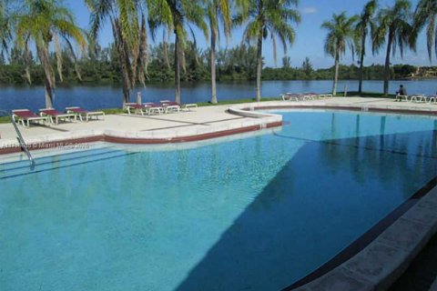 Adosado en venta en Miami, Florida, 2 dormitorios, 133.78 m2 № 1711991 - foto 24