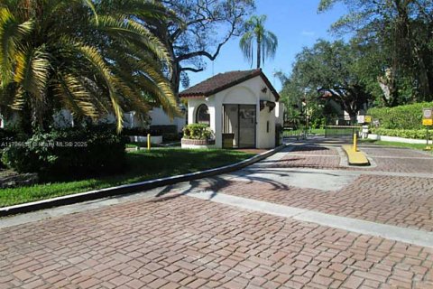 Adosado en venta en Miami, Florida, 2 dormitorios, 133.78 m2 № 1711991 - foto 28