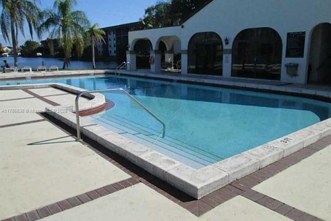 Adosado en venta en Miami, Florida, 2 dormitorios, 133.78 m2 № 1711991 - foto 29
