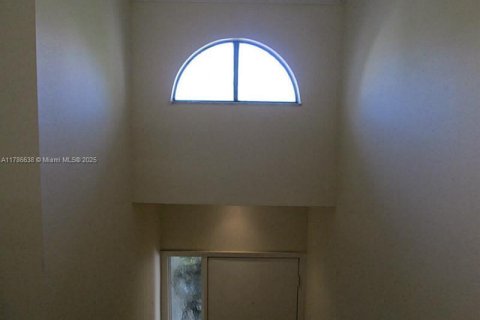 Adosado en venta en Miami, Florida, 2 dormitorios, 133.78 m2 № 1711991 - foto 10