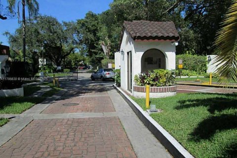 Adosado en venta en Miami, Florida, 2 dormitorios, 133.78 m2 № 1711991 - foto 25