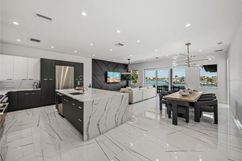 Купить виллу или дом в Сент-Питерсберг, Флорида 6 комнат, 287.35м2, № 1815708 - фото 21