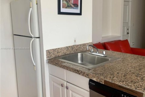 Copropriété à vendre à Miami Beach, Floride: 2 chambres, 74.32 m2 № 2016981 - photo 4