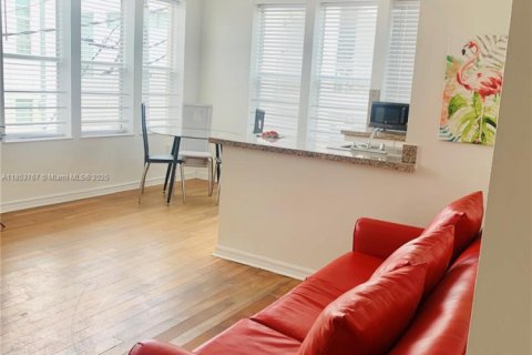 Copropriété à vendre à Miami Beach, Floride: 2 chambres, 74.32 m2 № 2016981 - photo 2
