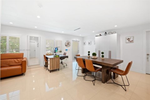 House in Miami, Florida 2 bedrooms, 101.45 sq.m. № 1830909 - photo 6