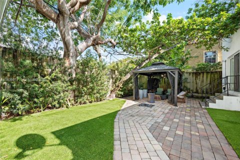 Villa ou maison à vendre à Miami, Floride: 2 chambres, 101.45 m2 № 1830909 - photo 13